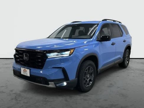 Used 2024 Honda Pilot TrailSport image 1