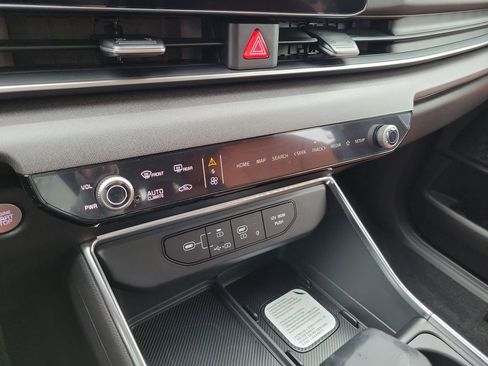 New 2026 Kia Carnival EX FWD image 34