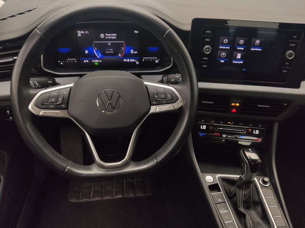 Used 2025 Volkswagen Jetta SE FWD image 22