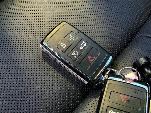 Used 2024 Land Rover Range Rover SE image 13