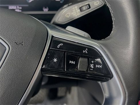 Used 2023 Audi e-tron Premium Plus w/ Premium Plus Package image 17