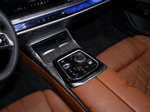 Used 2025 BMW i7 eDrive50 w/ Premium Package image 22