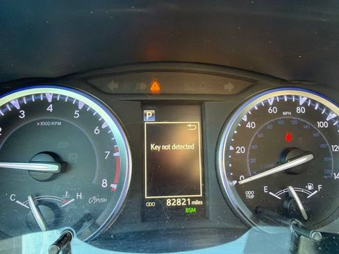 Used 2018 Toyota Highlander XLE AWD/4WD image 13