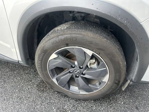 Used 2025 Nissan Rogue SV FWD image 2