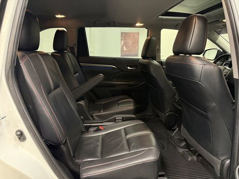 Used 2019 Toyota Highlander XLE image 17