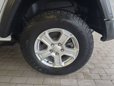 Used 2019 Jeep Wrangler Unlimited Sport S AWD/4WD image 32