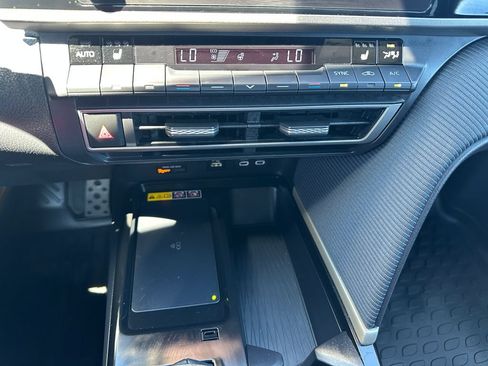 Used 2025 Toyota Camry SE w/ Convenience Package AWD/4WD image 18