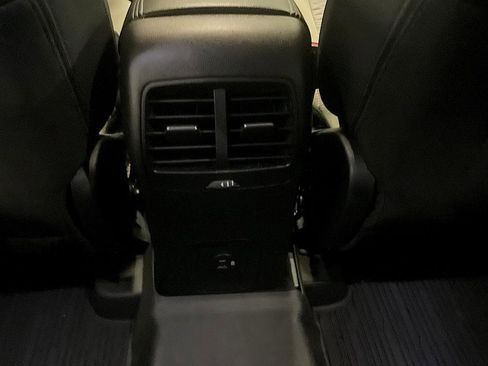 Used 2022 Ford Escape SE w/ SE Sport Appearance Package image 32