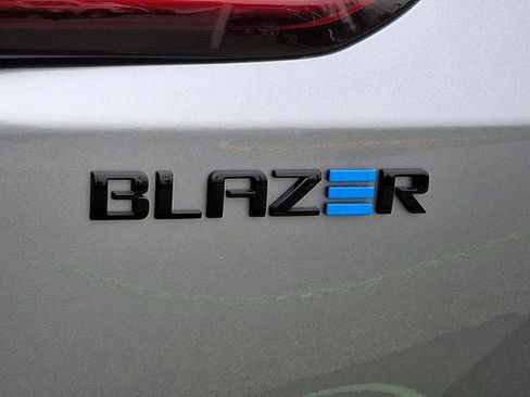 New 2025 Chevrolet Blazer EV RS image 11