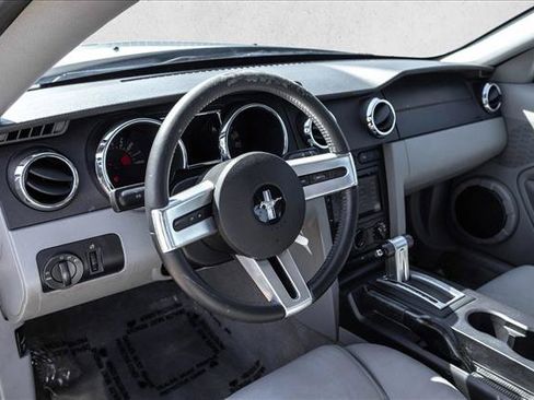 Used 2006 Ford Mustang GT RWD image 10