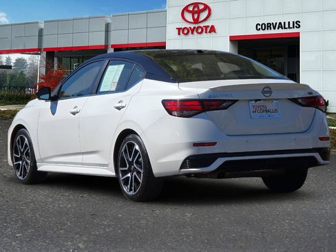 Used 2025 Nissan Sentra SR w/ SR Premium Package FWD image 6