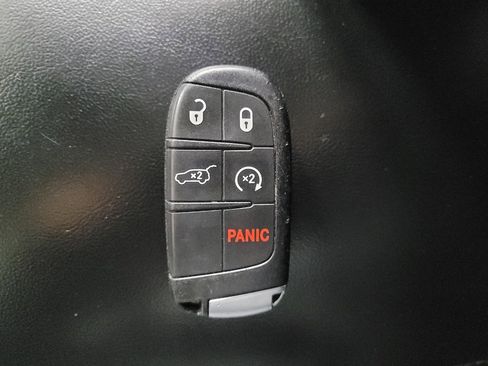 Used 2019 Jeep Grand Cherokee Limited w/ Luxury Group II image 32