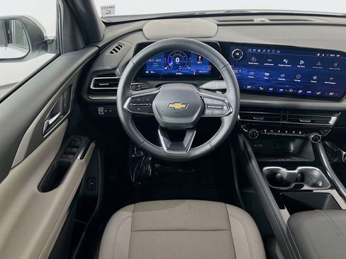 Used 2025 Chevrolet Traverse LT image 22