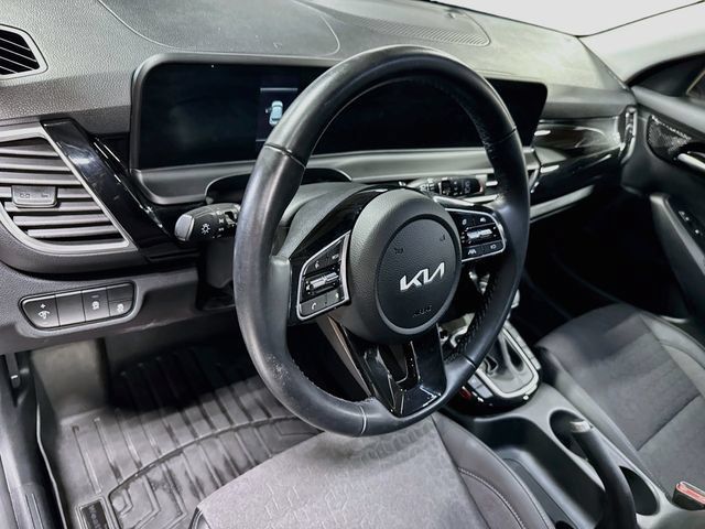 Used 2025 Kia Seltos S AWD/4WD image 16