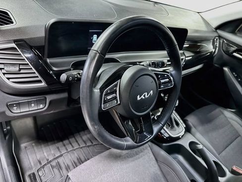 Used 2025 Kia Seltos S AWD/4WD image 16