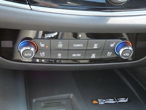 Used 2023 Buick Enclave Avenir w/ Avenir Technology Package AWD/4WD image 23