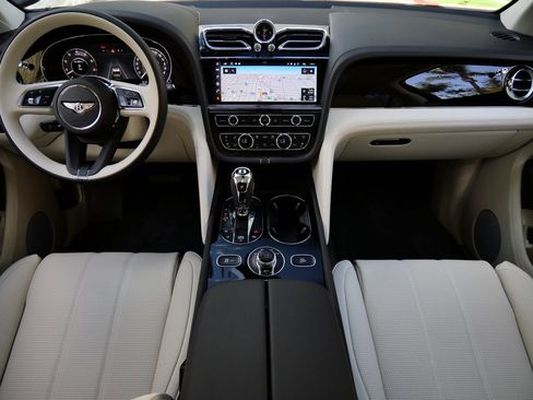 Used 2024 Bentley Bentayga Extended Wheelbase image 4