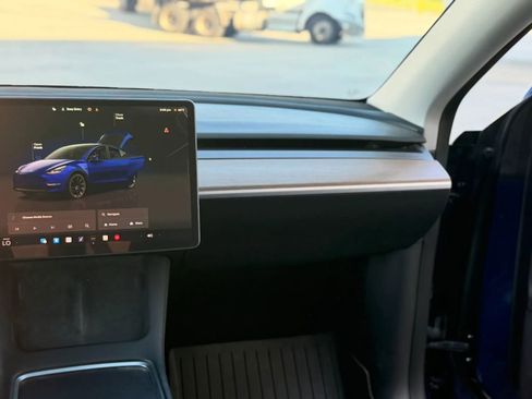 Used 2023 Tesla Model Y AWD image 30