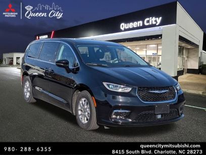 Used 2024 Chrysler Pacifica Touring-L