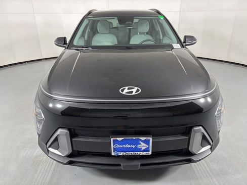 Used 2025 Hyundai Kona SEL FWD image 3