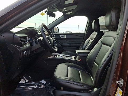 Used 2020 Ford Explorer XLT w/ Equipment Group 202A image 14