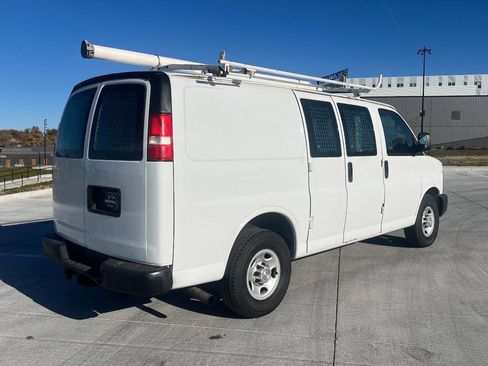 Used 2015 Chevrolet Express 2500 image 6