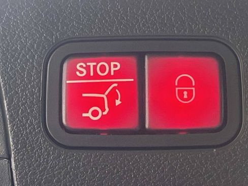 Used 2025 Mercedes-Benz GLS 450 4MATIC image 22