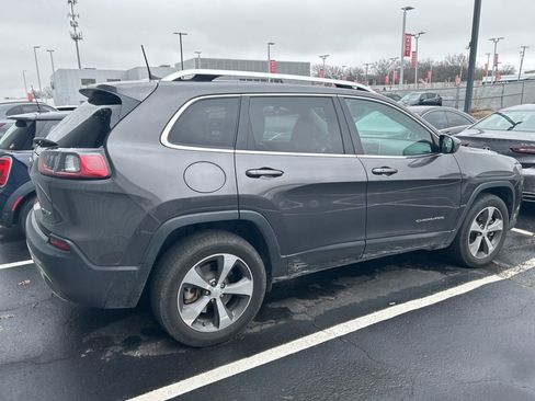 Used 2019 Jeep Cherokee Limited image 3