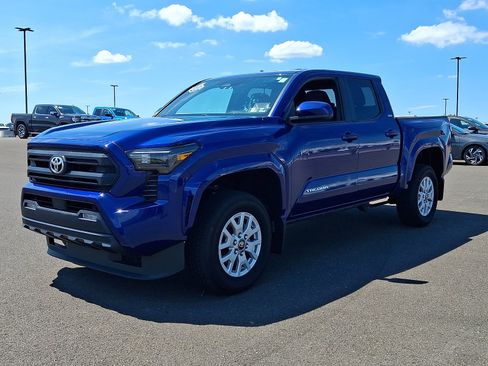 Used 2025 Toyota Tacoma SR5 AWD/4WD image 3
