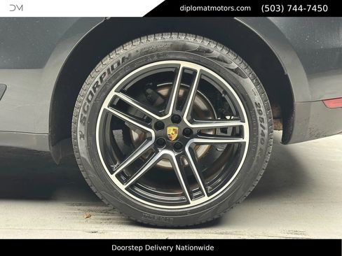 Used 2020 Porsche Macan S w/ Premium Package Plus image 39