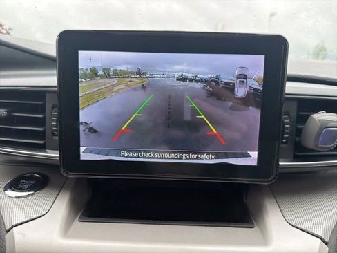 Used 2023 Ford Explorer XLT w/ Equipment Group 202A AWD/4WD image 33