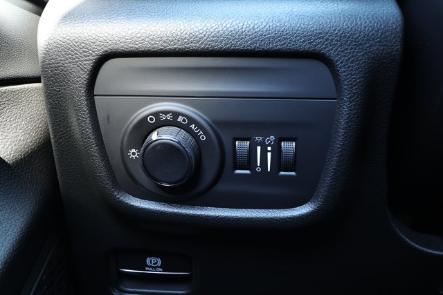 New 2027 Jeep Grand Cherokee Laredo X RWD image 15