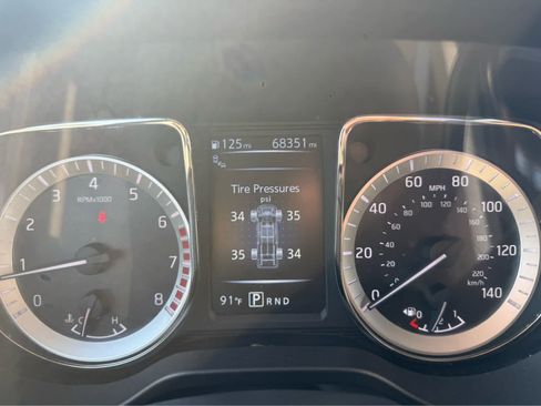 Used 2017 Nissan Titan SV RWD image 8