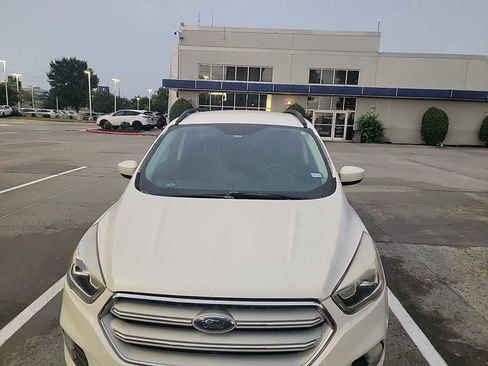 Used 2018 Ford Escape SEL FWD image 2