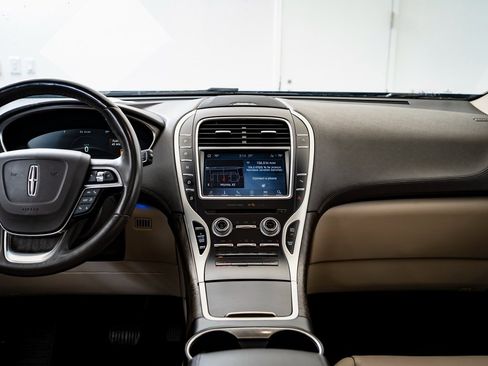 Used 2019 Lincoln Nautilus Select image 32