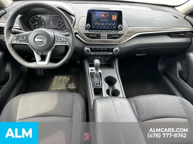 Used 2025 Nissan Altima 2.5 SV FWD image 27