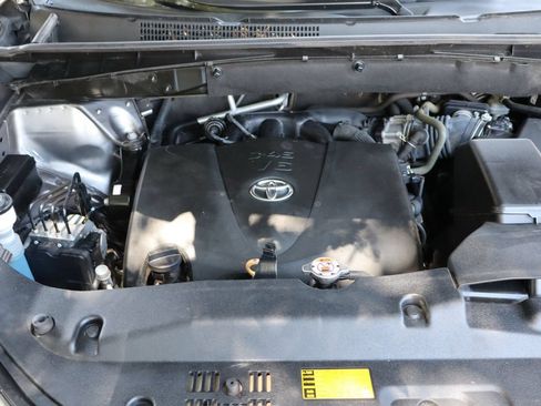 Used 2018 Toyota Highlander Plus AWD/4WD image 40