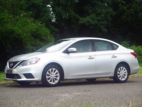 Used 2019 Nissan Sentra SV FWD image 1