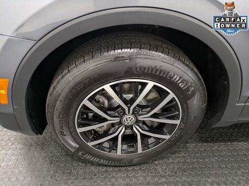 Used 2021 Volkswagen Tiguan SE w/ Panoramic Sunroof Package image 7