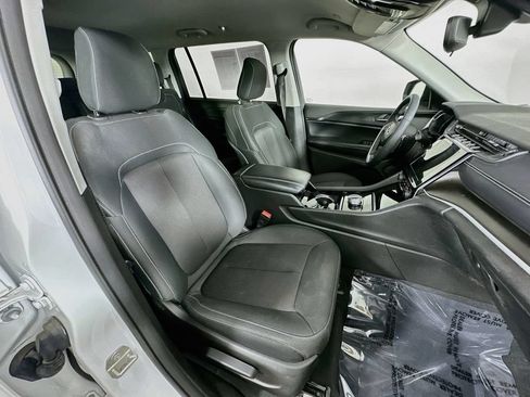 Used 2023 Jeep Grand Cherokee L Laredo w/ Luxury Tech Group I AWD/4WD image 39