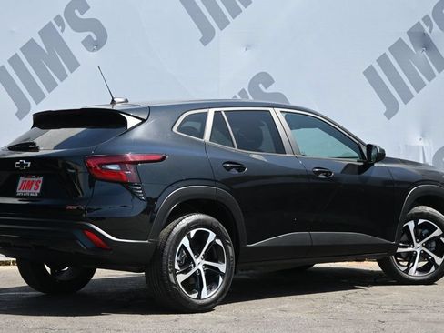 Used 2024 Chevrolet Trax RS w/ Driver Confidence Package FWD image 5