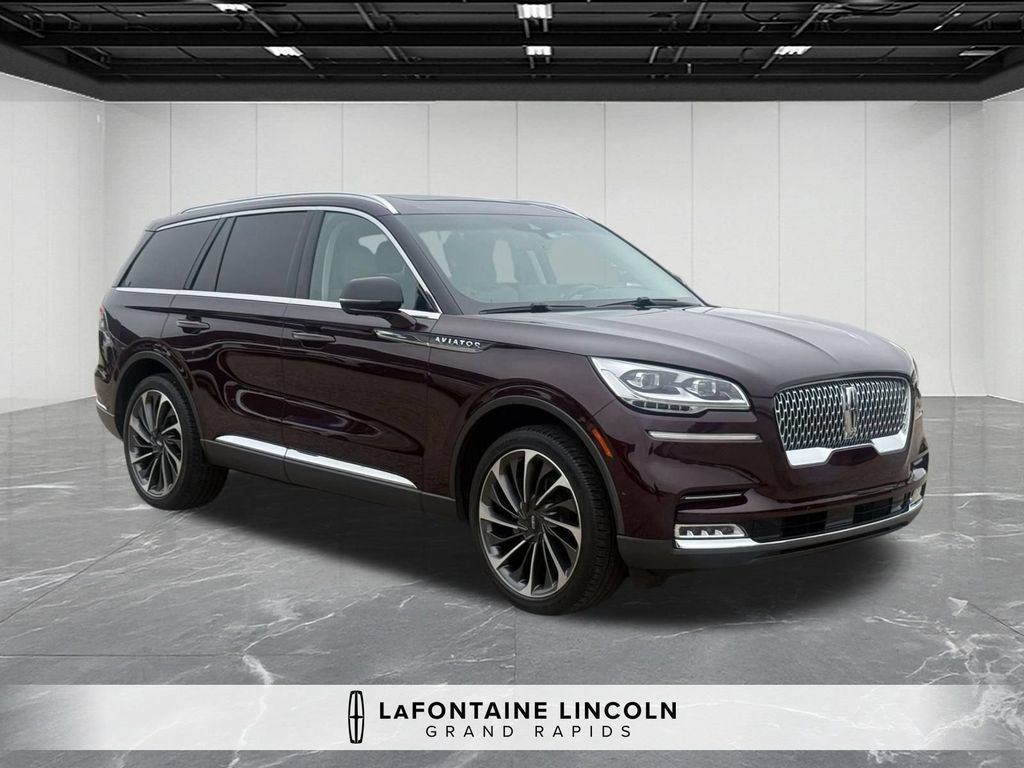 Certified 2024 Lincoln Aviator Reserve w/ Equipment Group 201A AWD/4WD image 7