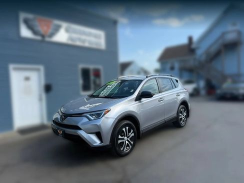 Used 2016 Toyota RAV4 LE AWD/4WD image 4