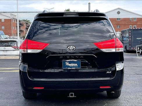Used 2014 Toyota Sienna XLE FWD image 3