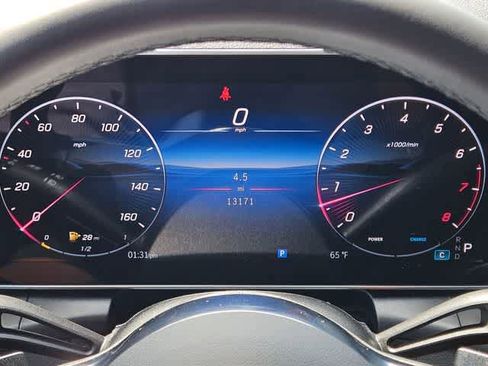 Used 2025 Mercedes-Benz GLC 300 4MATIC image 31