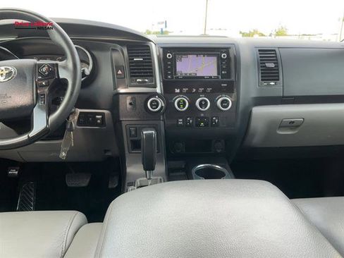 Used 2018 Toyota Sequoia Limited w/ Safety & Convenience Package image 21