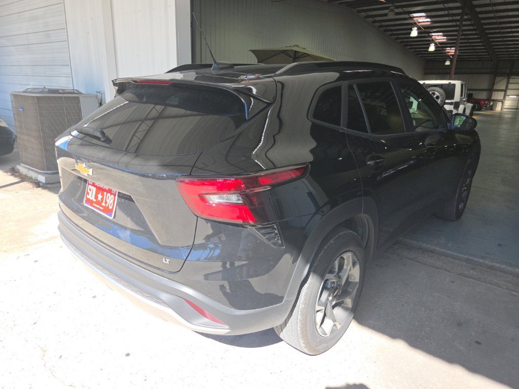 Used 2026 Chevrolet Trax LT FWD image 8