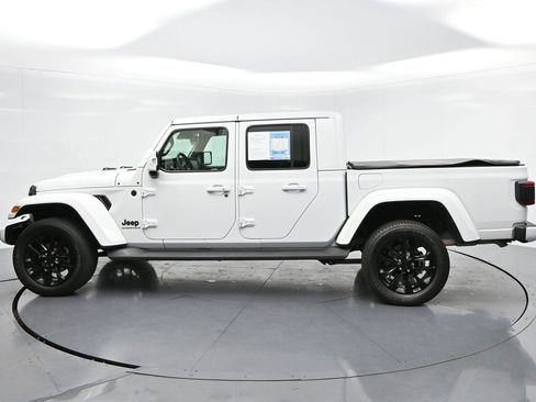 Used 2023 Jeep Gladiator Overland AWD/4WD image 4