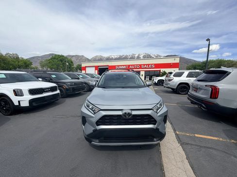 Used 2019 Toyota RAV4 LE image 9