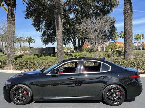 Used 2019 Alfa Romeo Giulia image 17